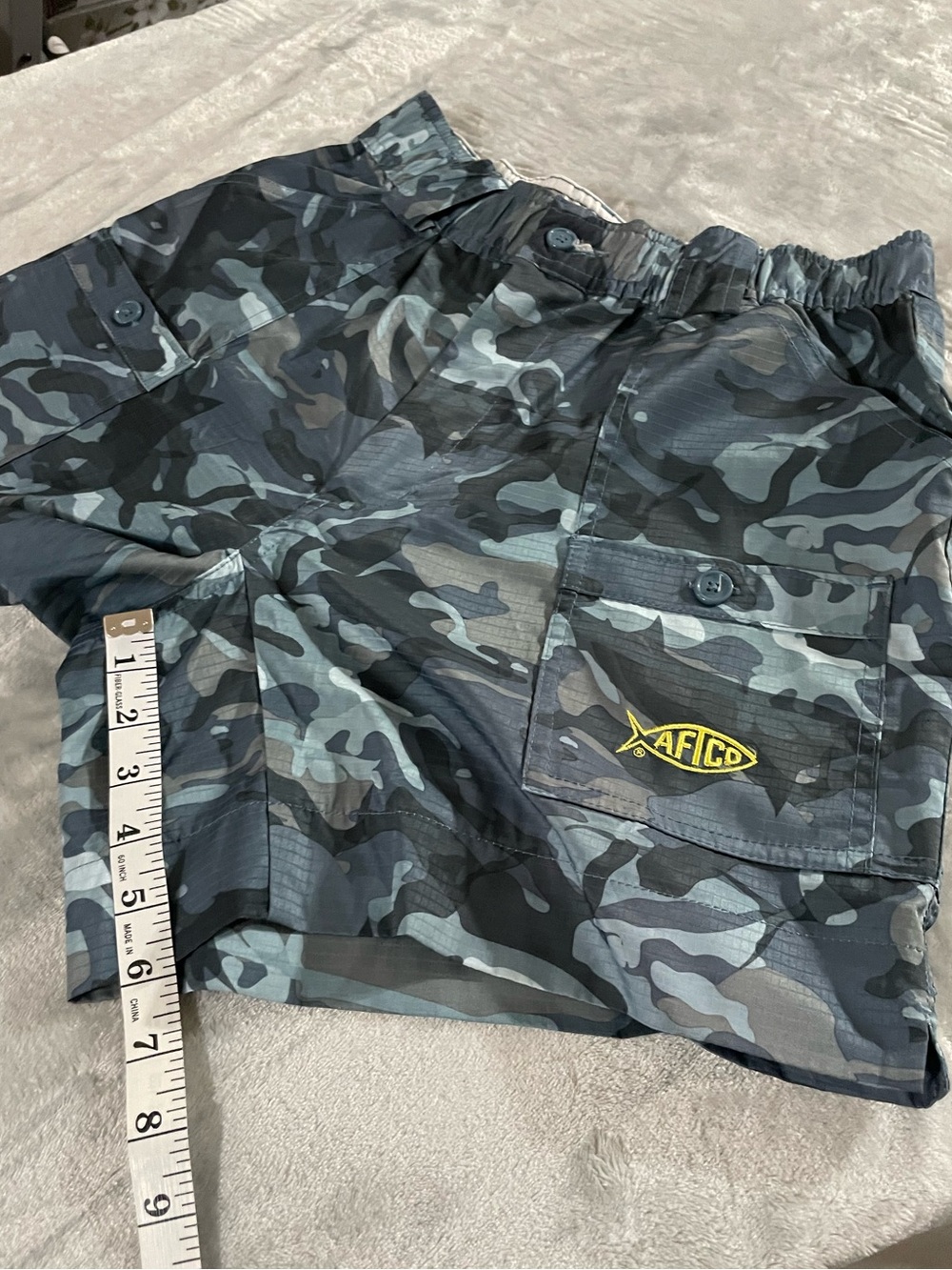 AFTCO Original Fishing Shorts blue camo print yellow logo on the cargo pocket - Picture 6 of 10